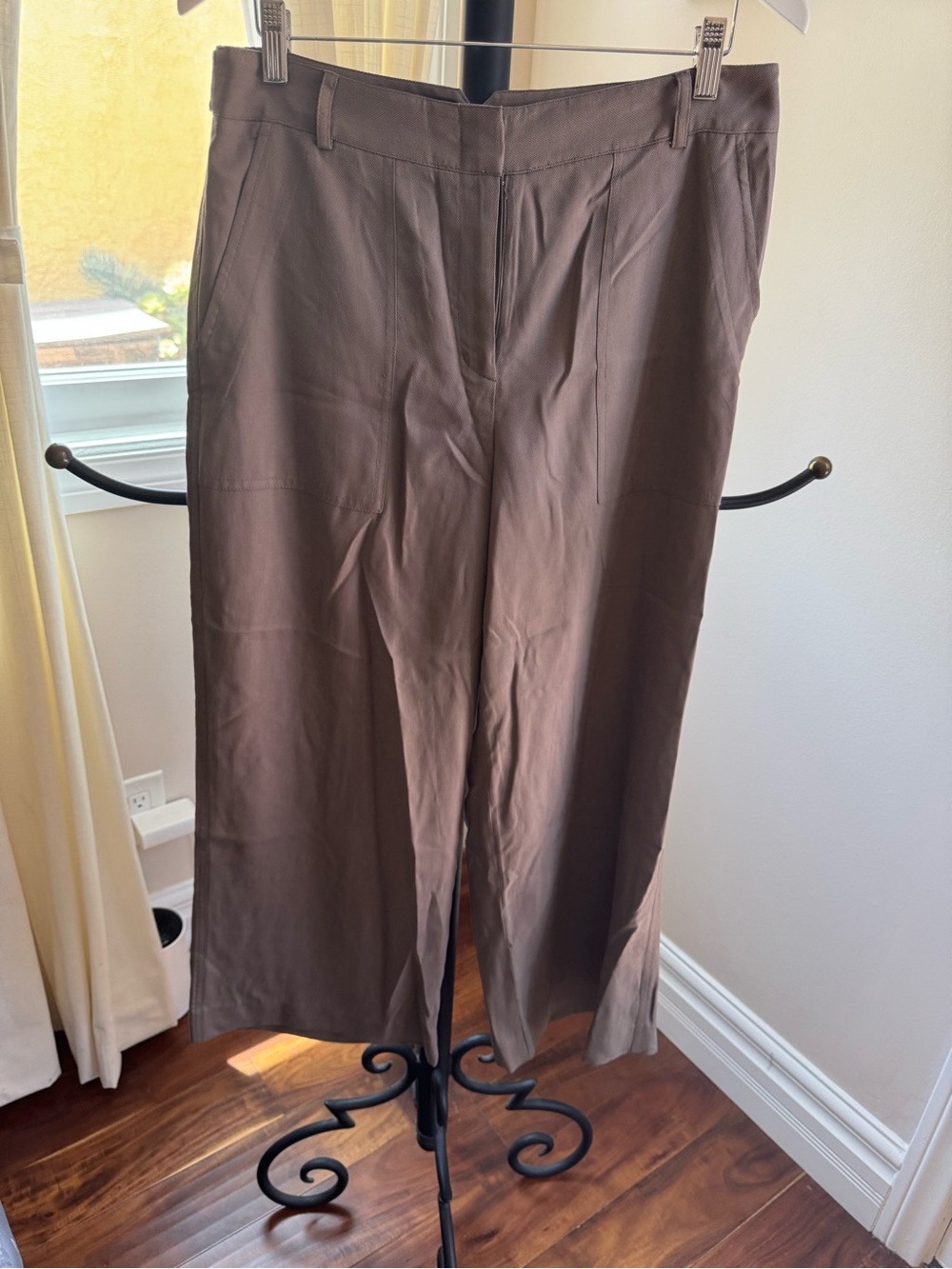 BCBGMaxAzria Woman Brown Wide-Leg Pants Light Weight Size 6